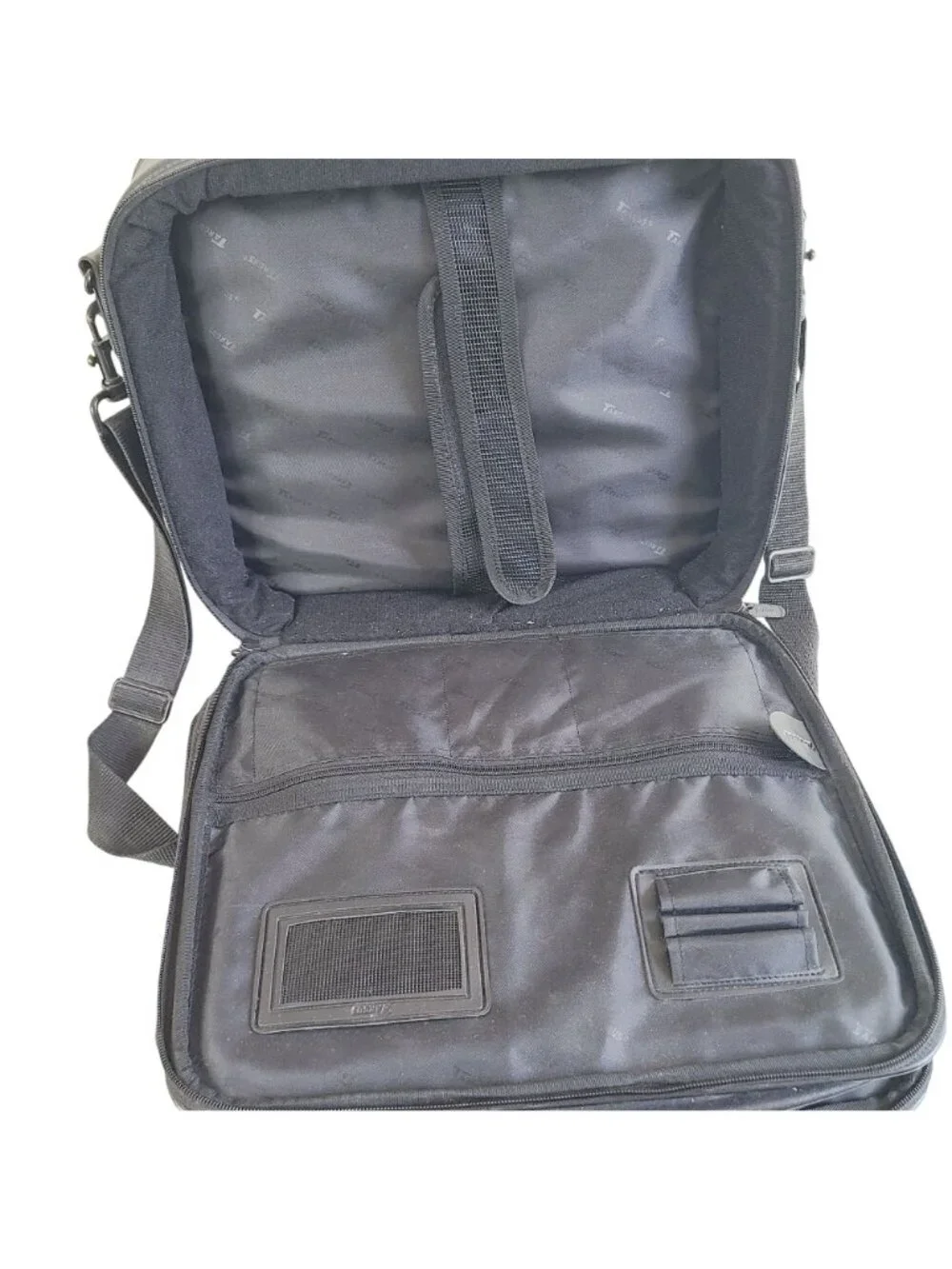 Targus Black Leather Laptop Bag With Shoulder Strap & Multiple Compartments